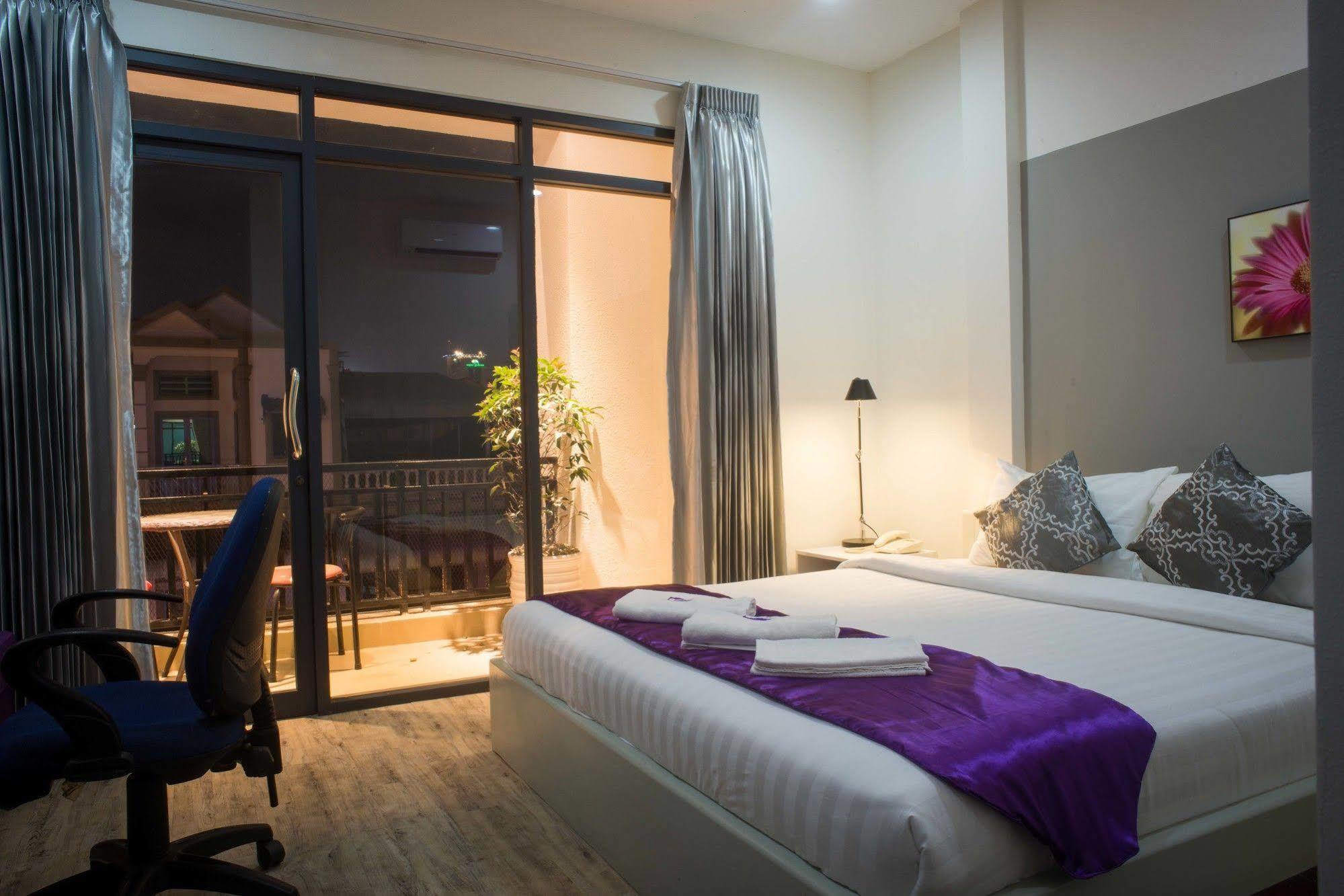 White Residence Hotel & Apartment Phnom Penh Exterior foto